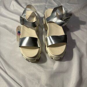 NWT Chunky White Silver Women's Sandals Size 8